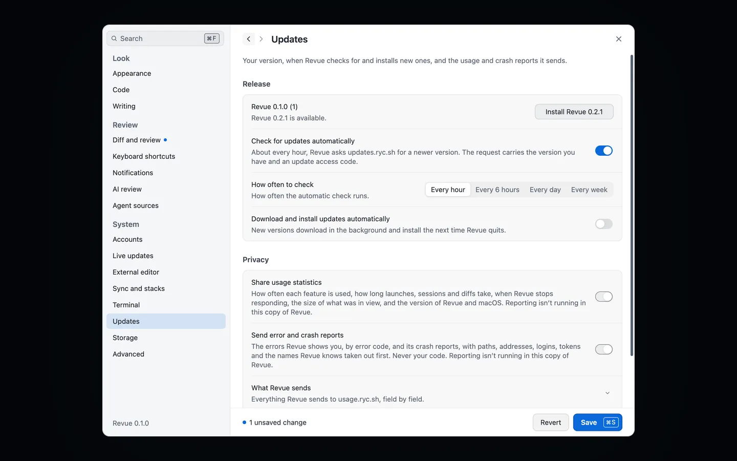 Settings › Updates with Revue 0.2.1 available and Install Revue 0.2.1, automatic checks on every hour, and automatic downloads off